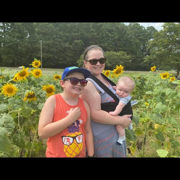 Hi there! ✌🏼💜 I’m Jay! - Picture 2 of 3